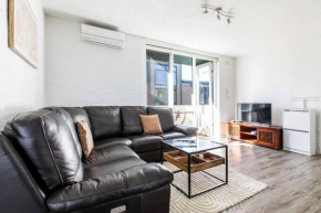 Bridport Rest - A Relaxed Albert Park Abode